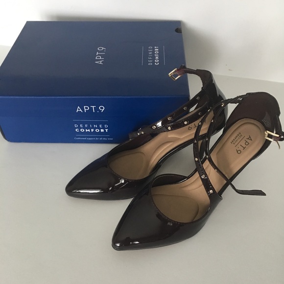 Asymmetrical Pointed-toe Pumps - Picture 3 of 6